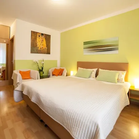 Am Gutspark Prager Gbr Apartment *