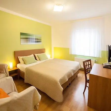 Am Gutspark Prager Gbr Apartment