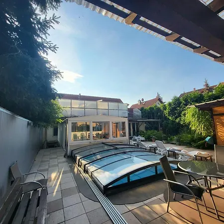 Apartment Hotel Am Gutspark Berthold Andre Und Ursula Prager Gbr *