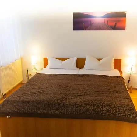 Apartment Hotel Am Gutspark Berthold Andre Und Ursula Prager Gbr *