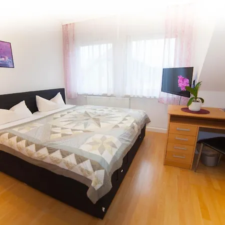 Hotel Am Gutspark Berthold Andre Und Ursula Prager Gbr Apartment *